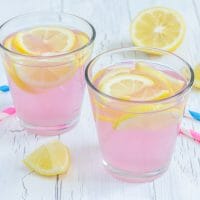 A refreshing pink lemonade with lemon wheels.