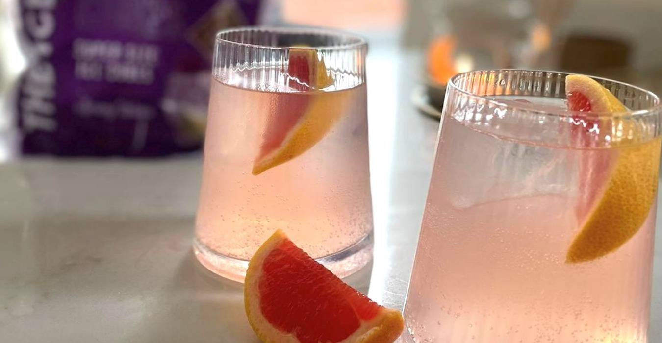 2 grapefruit spritz drinks