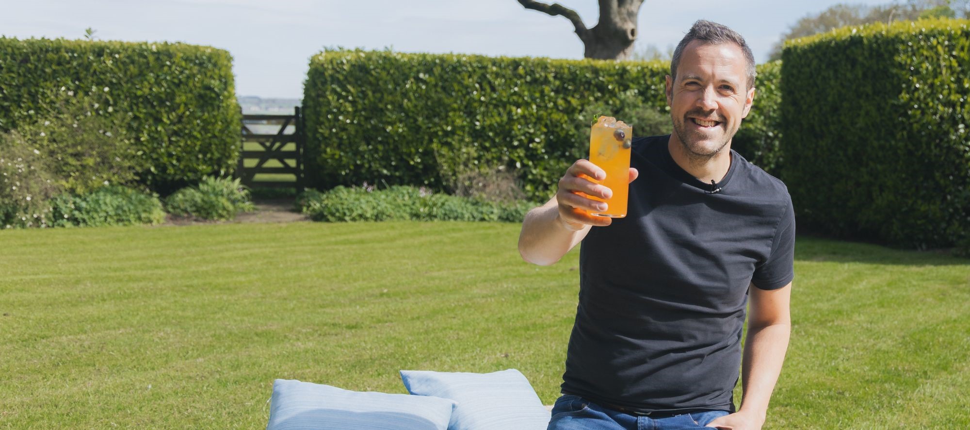 Moments Made N(ice)r Expert Mixologist Matt in the garden making an ice cold iced tea