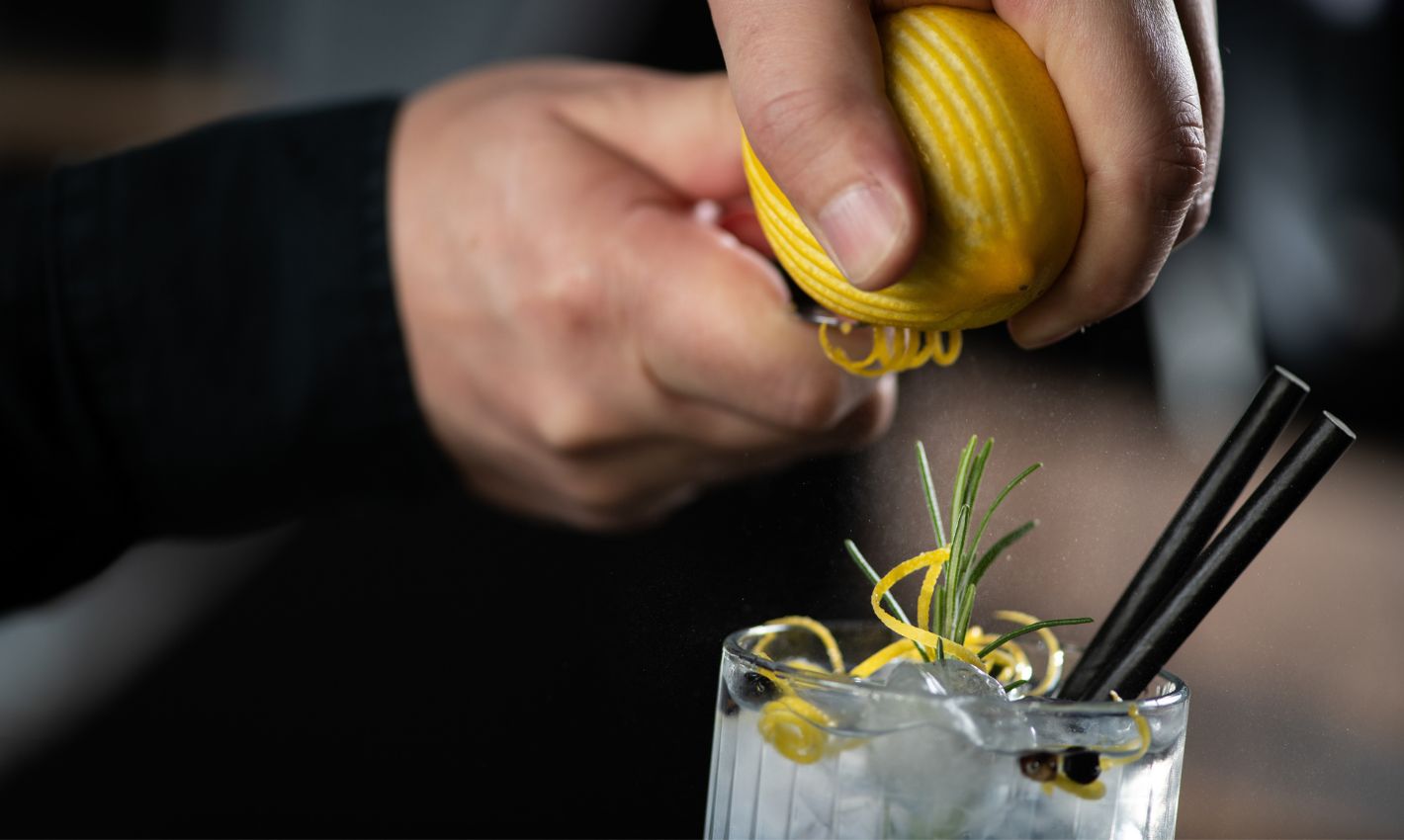5 Cocktail Garnish Tricks That Will Make You Look Like A Pro